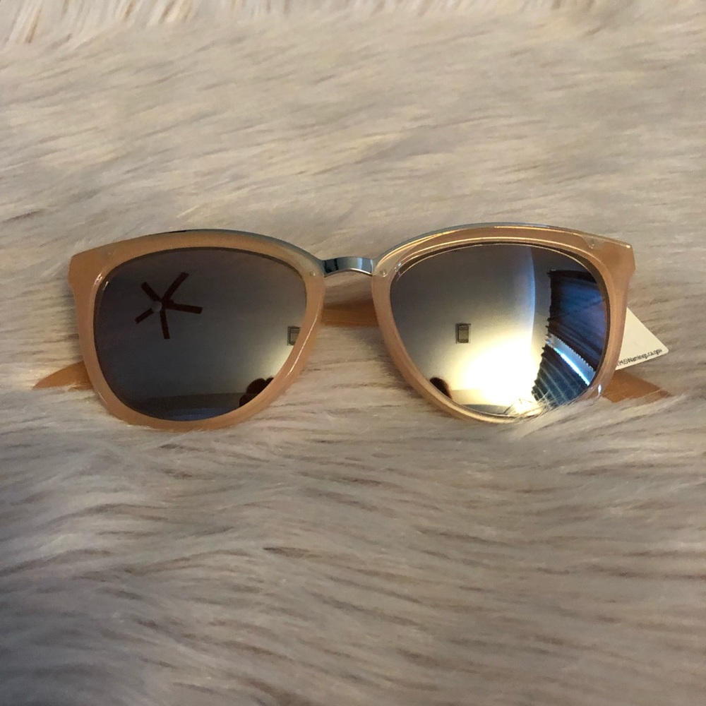 Oscar De La Renta Pink Wayfarer Sunglasses - Picture 5 of 7